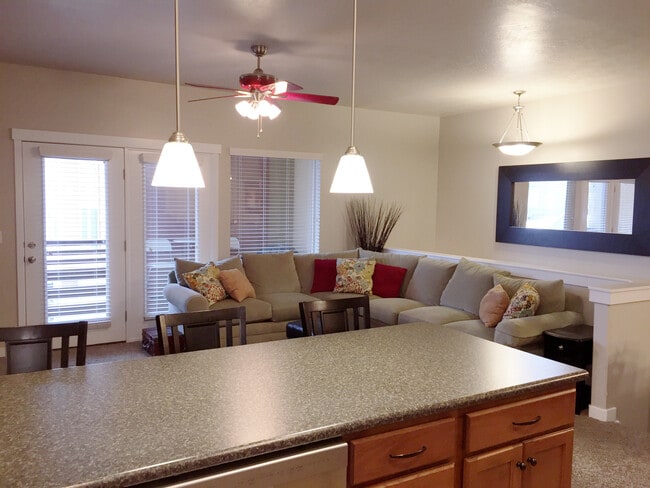 Foto del edificio - Spacious 2 Bedroom Townhome at The District!
