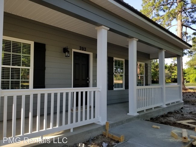 Building Photo - 202 Oakleaf Dr