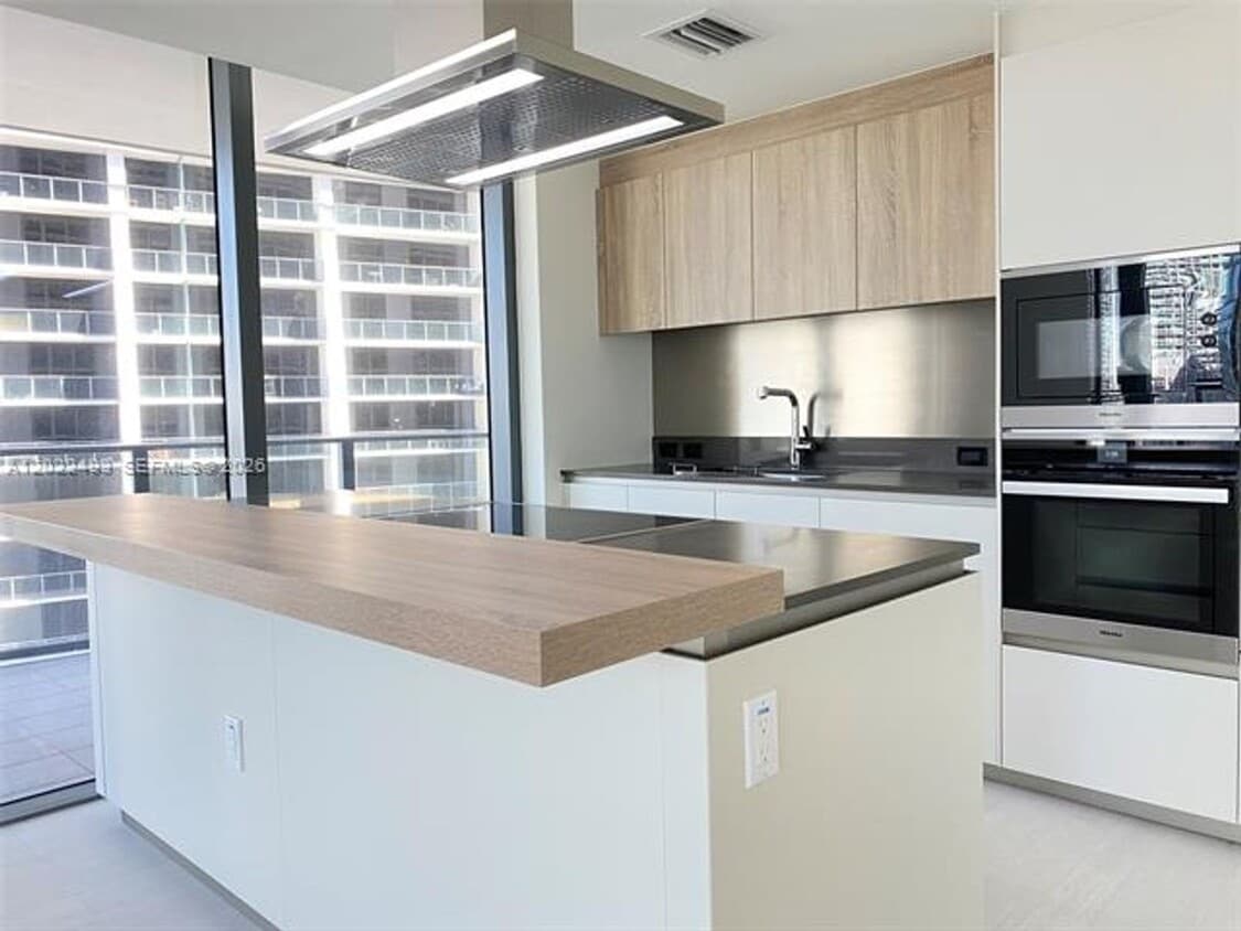 Photo - 1000 Brickell Plz cu-2715
