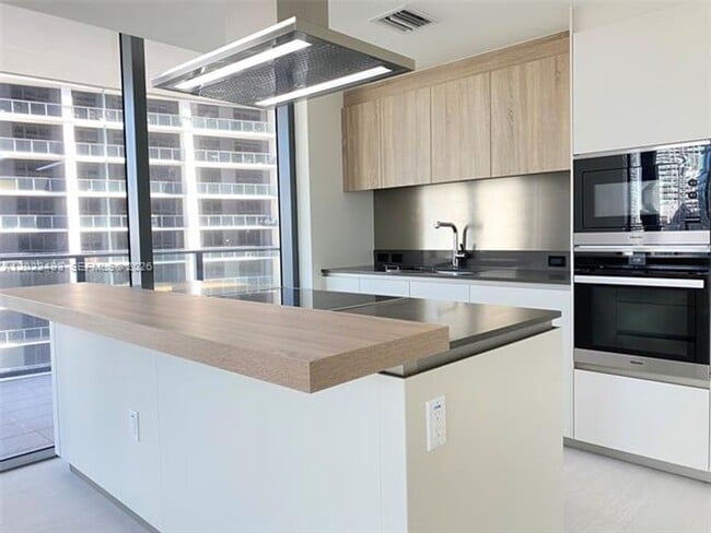 Photo - 1000 Brickell Plz cu-2715 Apartment