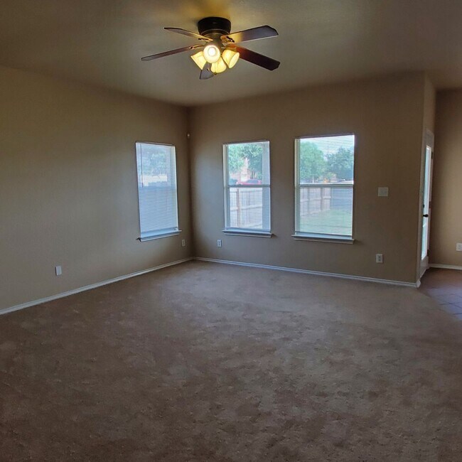 Foto del edificio - 6703 Foster Fields, Converse, TX. 78109