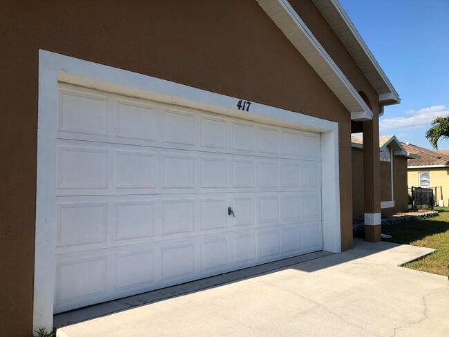 Foto del edificio - Experience this 4 bedroom 2 bath SW Cape C...