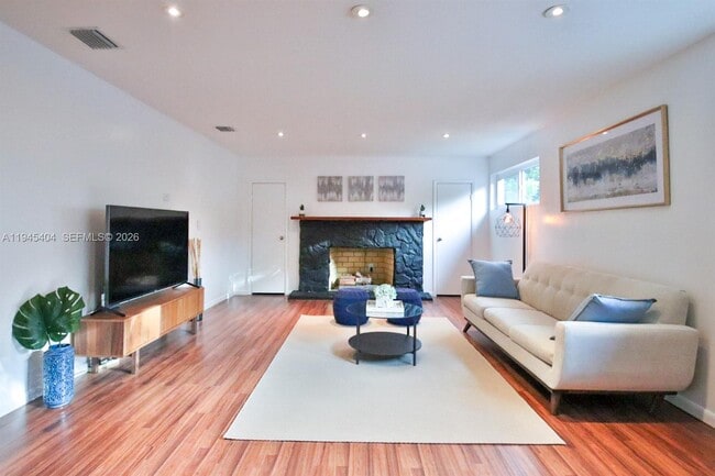 Foto del edificio - 14325 NE 8th Ave