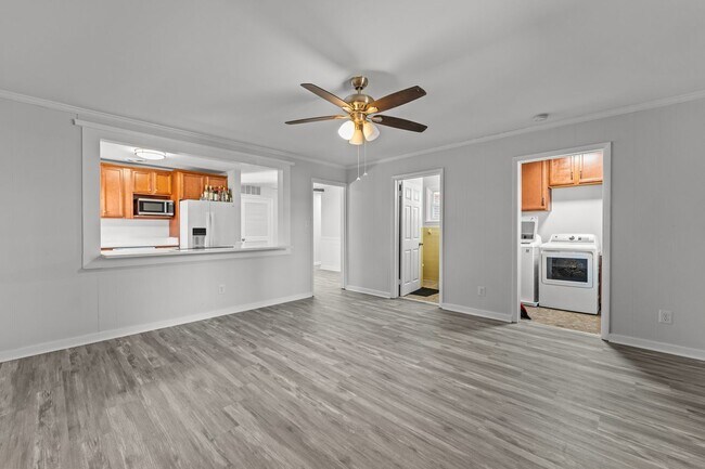 Building Photo - Charming 3-bedroom House