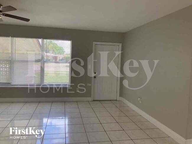 Foto del edificio - 2930 NW 184th St