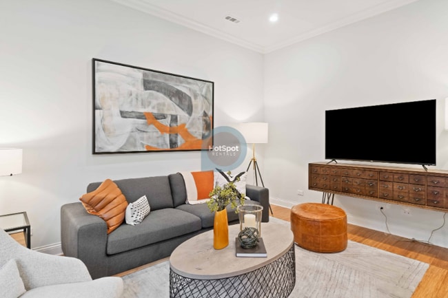 Photo - 1031 W Monroe St Apartment