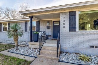 Building Photo - 2808 Sharpview Ln