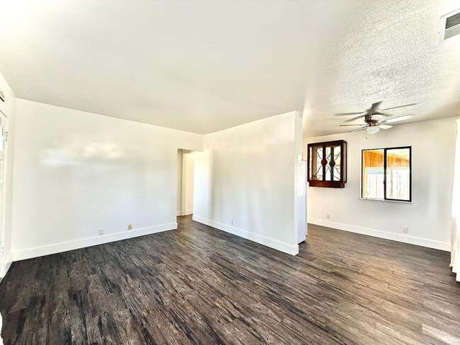 Building Photo - 2236 Home Dr