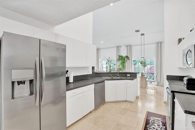 Building Photo - 6512 NW 54th Ct