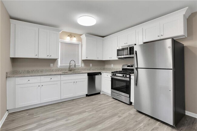 Foto del edificio - 4952 Pebblebrook Dr