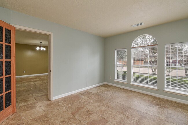 Foto del edificio - 16818 Parliament St