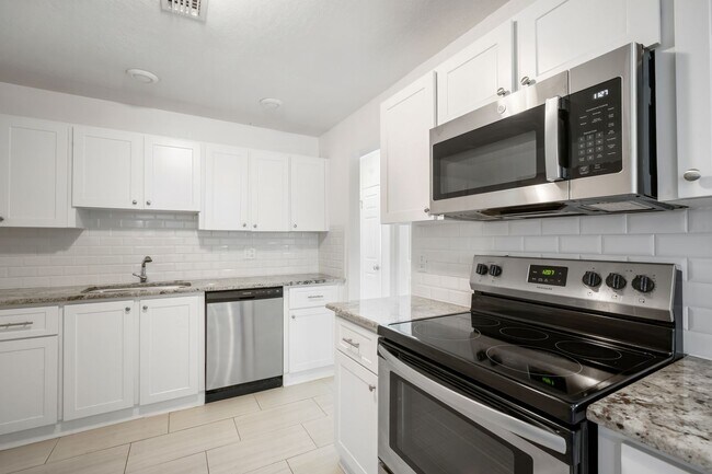 Foto del edificio - Gorgeous 3BD/2BTH Remodeled South Tampa Home