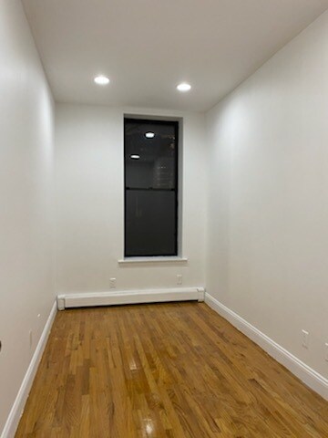 small room - 1727 Broadway