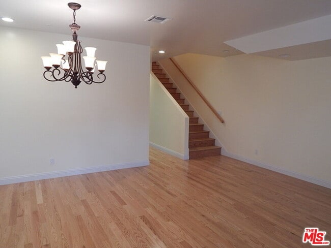 Building Photo - 2018 Hillcrest Dr