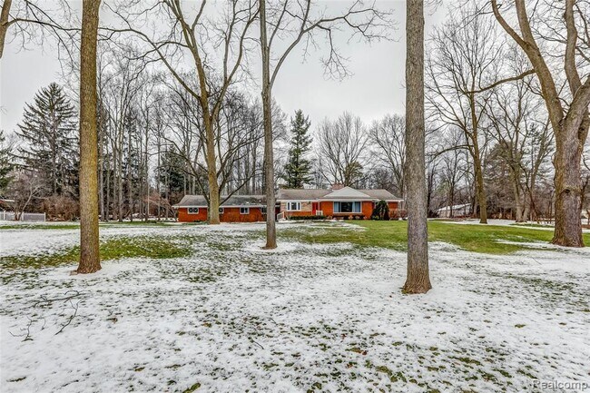 Building Photo - 40200 Stoneleigh St