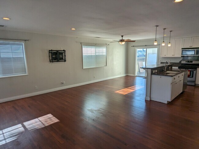 Building Photo - 3933 Hackett Ave
