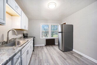 Building Photo - 74 Union St S