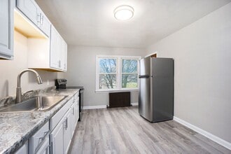 Building Photo - 74 Union St S