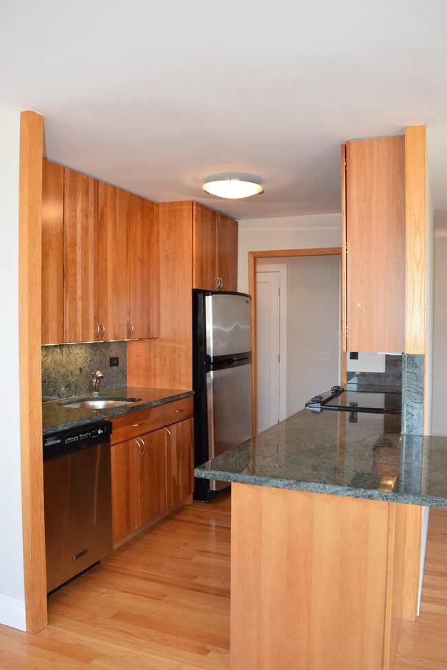 Building Photo - 2700 N Hampden Ct
