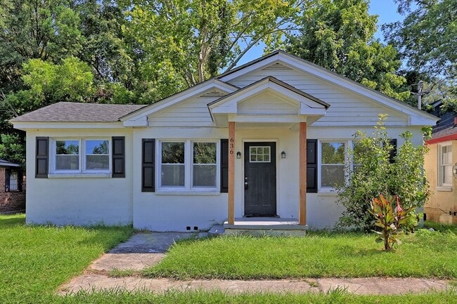 Building Photo - 636 W 48th St