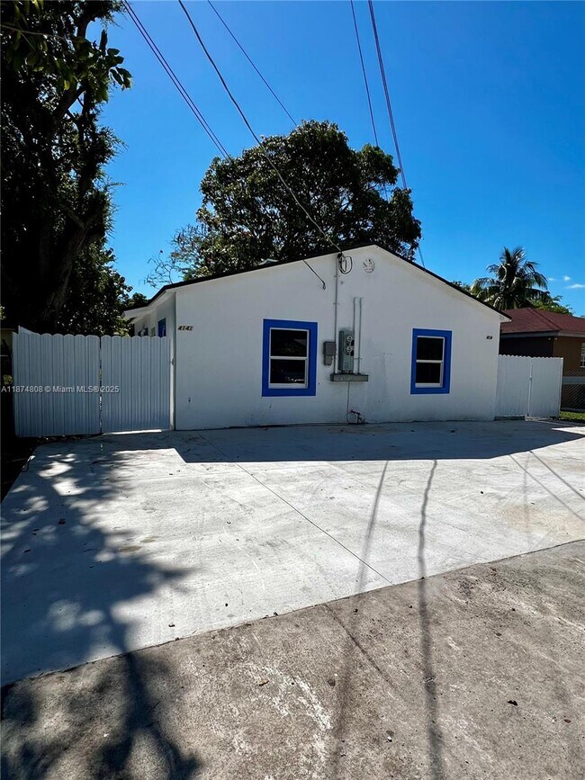 Building Photo - 4141 NW 23rd Ave