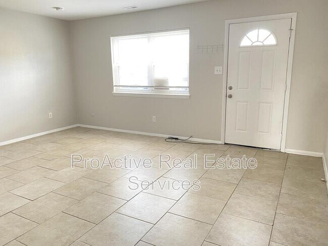 Foto del edificio - 1013 Dubose Dr