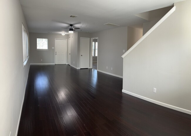 Building Photo - 11711 Chanteloup Dr