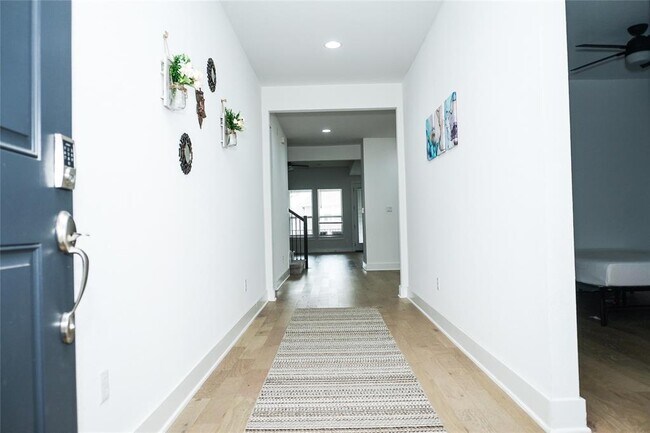 Building Photo - 3420 Jaulan St