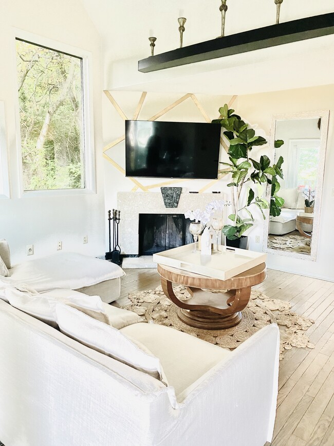 Building Photo - 2415 Maryland Ave