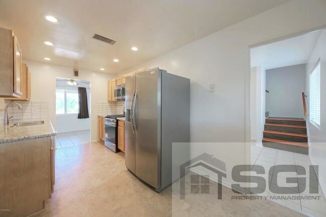 Building Photo - BEAUTIFUL 5 BEDROOM HOME RIGHT BY ASU!