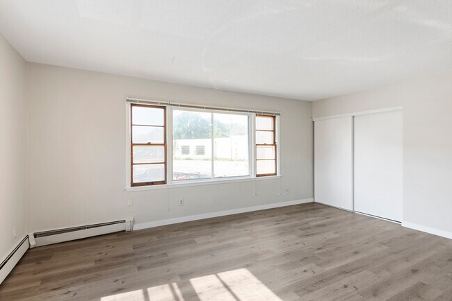 Building Photo - Richlyn