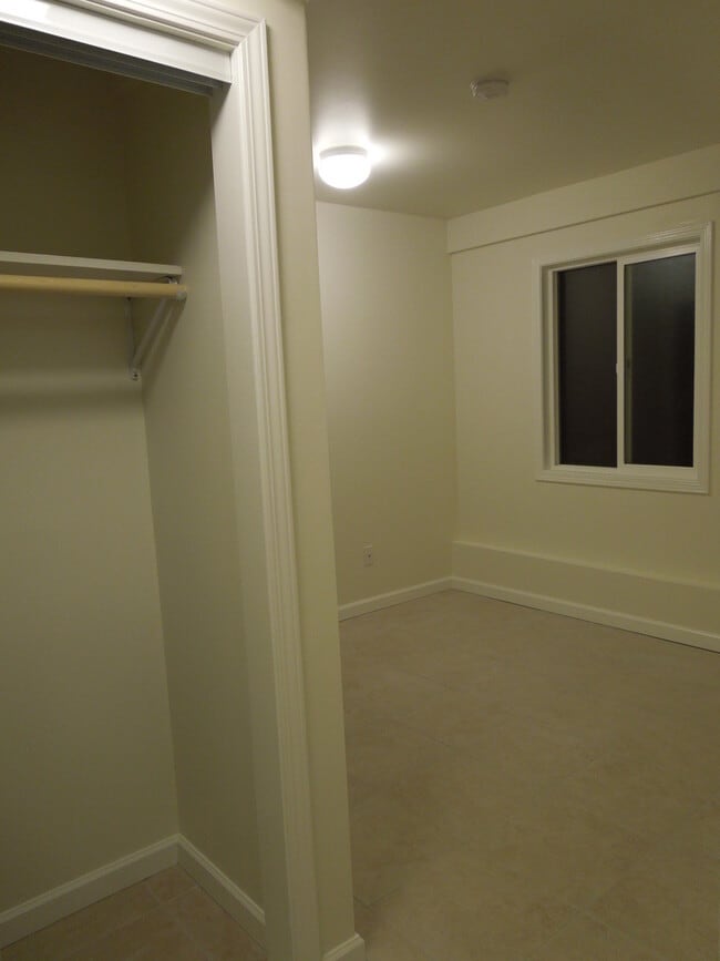 Building Photo - 250 Allen Dr