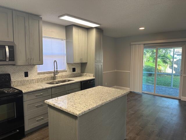 Building Photo - 5609 SE Katharine Ave