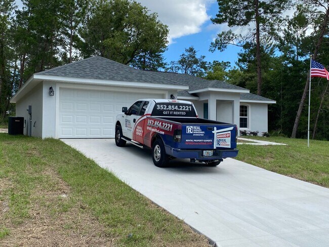 Building Photo - Desirable SW Ocala Neighborhood 3/2/2 *WON'T LAST*