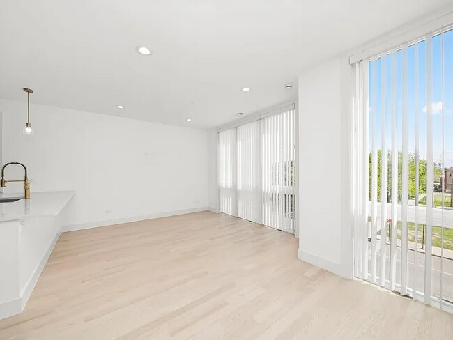 Photo - 2700 W Jackson Blvd Apartment