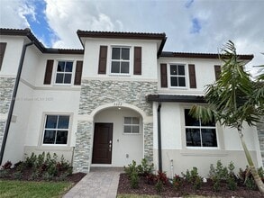 Building Photo - 2622 SE 27th Ct