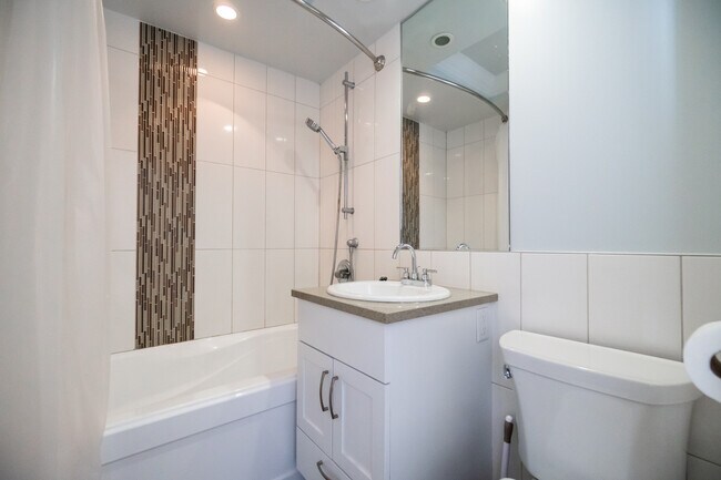 Photo du bâtiment - 8616 Oak Street