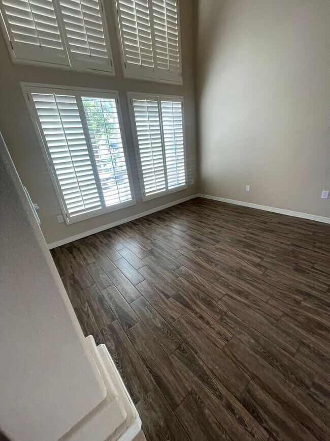 Foto del edificio - Lovely Spacious 4 Bedroom Home w/office space in Rinconada Area