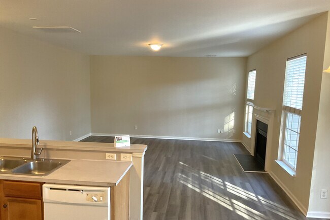 Building Photo - 115 Vance Crescent Dr