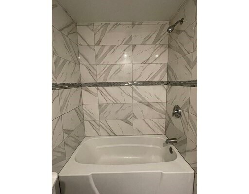 Foto del edificio - 707 Metropolitan Ave