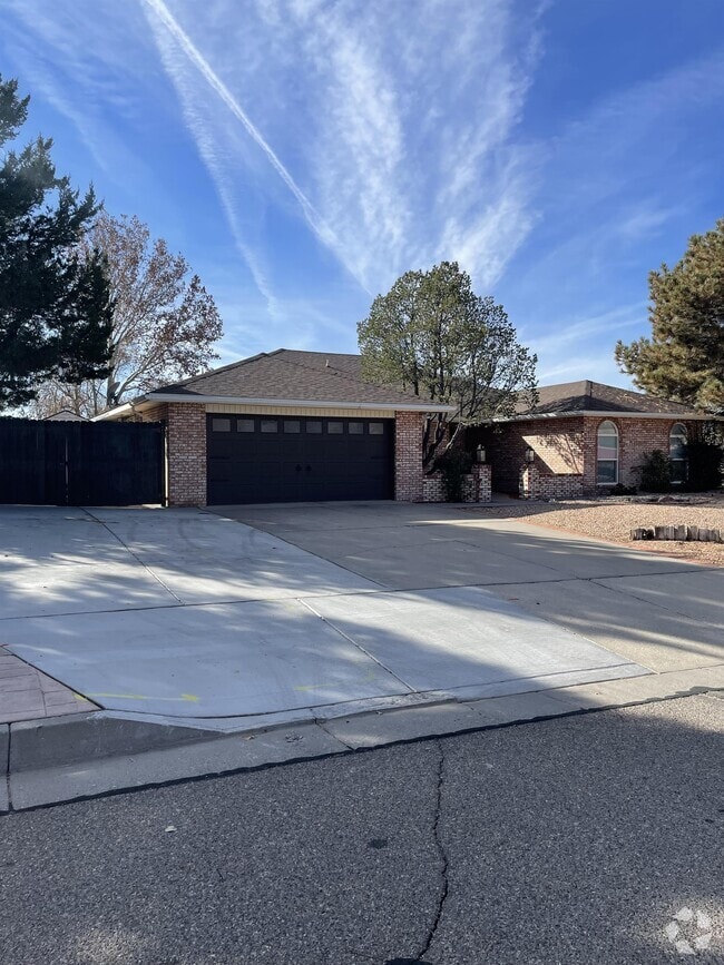 Candlelight Hills Apartments for Rent with a Garage Albuquerque, NM