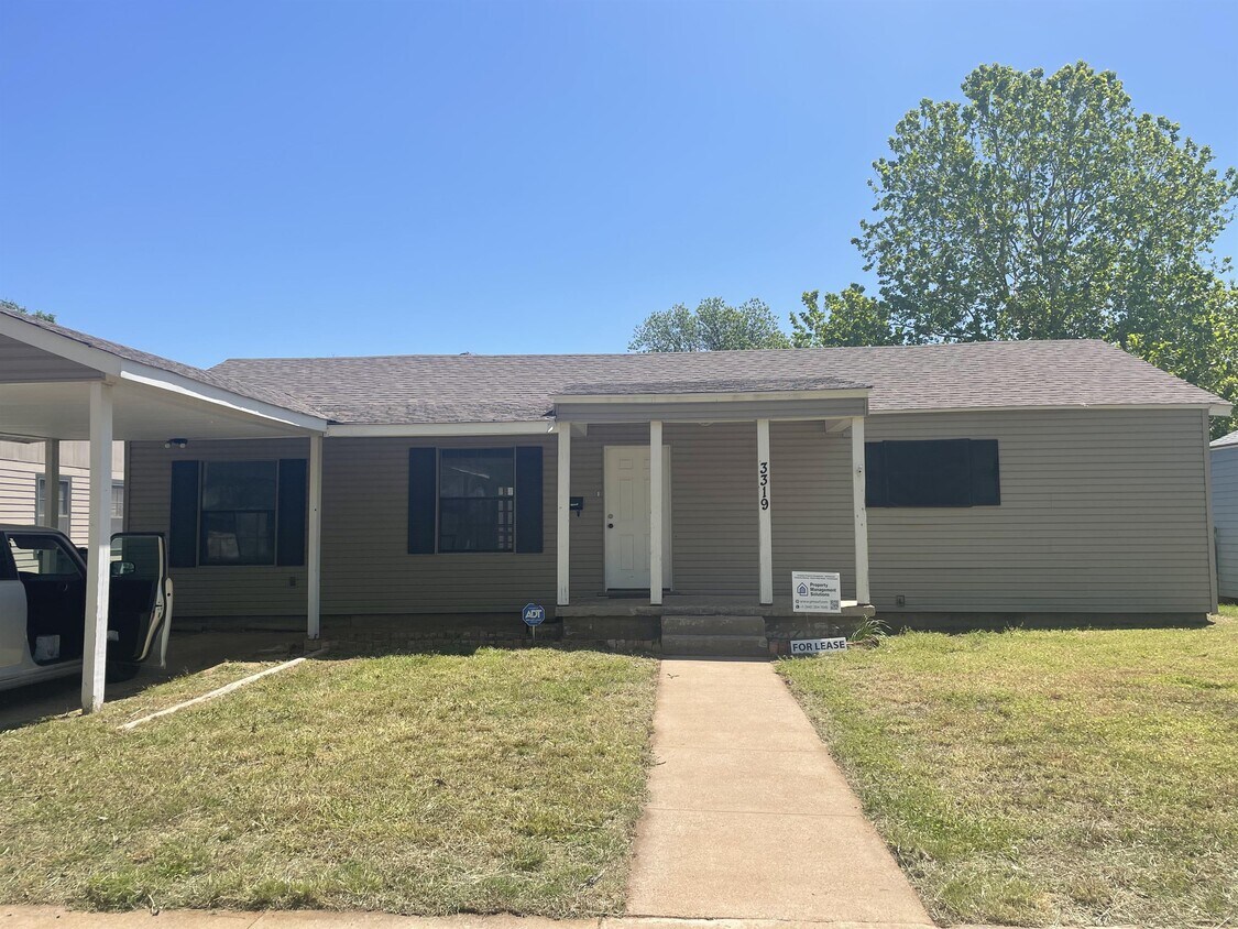 Foto principal - 3319 Sherwood Ln