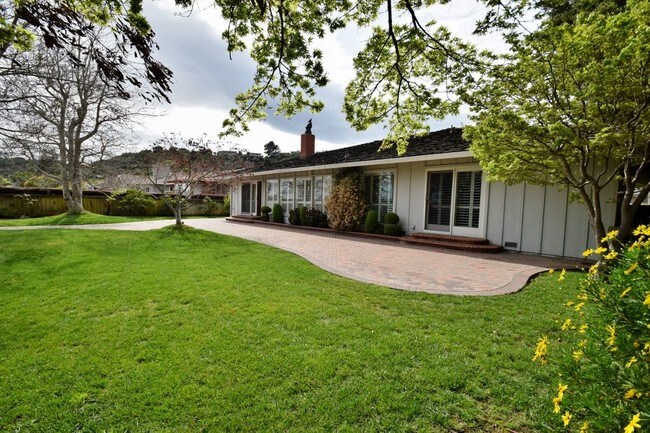 Foto del edificio - Beautiful Home On Peacock Gap Golf Course