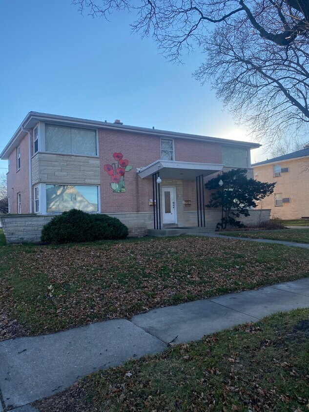 Primary Photo - 4244 N 91st St
