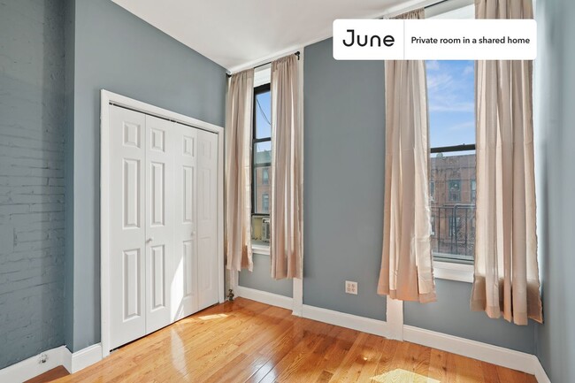 Foto del edificio - Room in Shared 2 bed/1 bath home