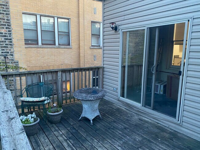 Foto del edificio - 3919 N Southport Ave