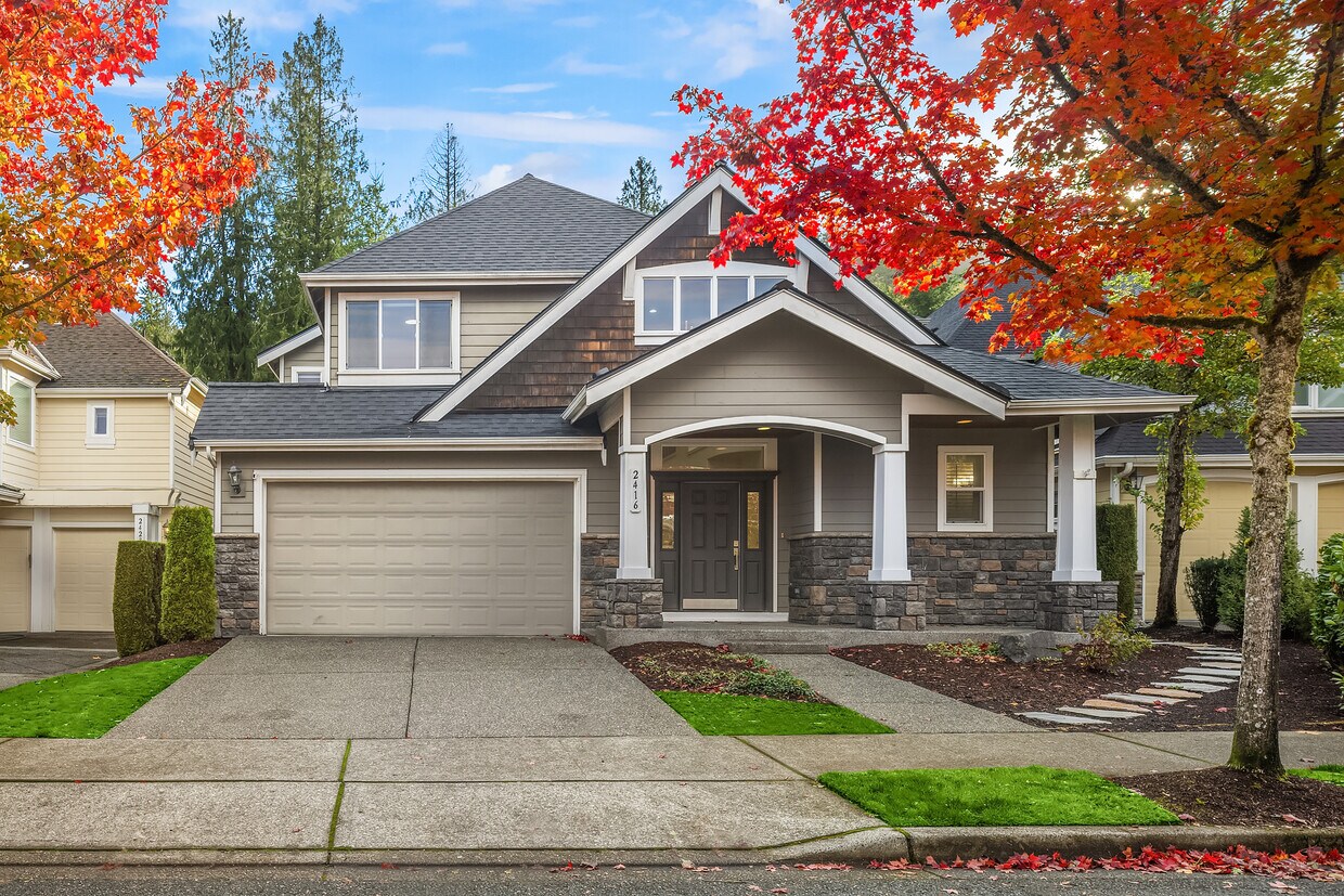 Foto principal - 2416 35th Ave NE