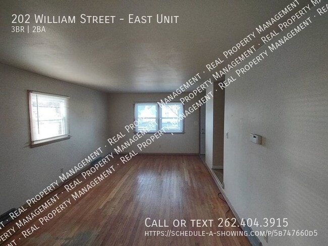 Building Photo - Three Bedroom, 1.5 bath Townhome