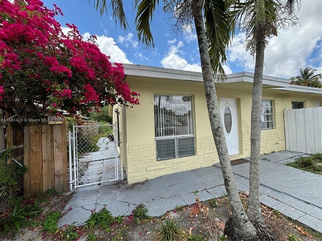 Building Photo - 4156 SW 24th St