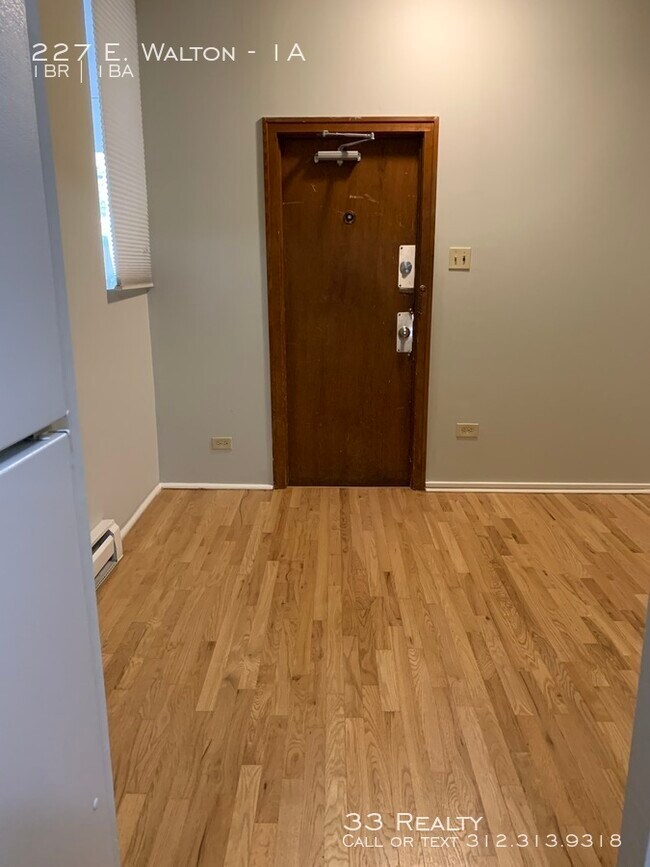 Building Photo - 227 E Walton Pl
